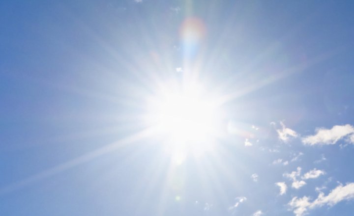 Saying of the day: No hay sábado sin sol, ni niña sin amor ni vieja sin dolor - Easy Español
